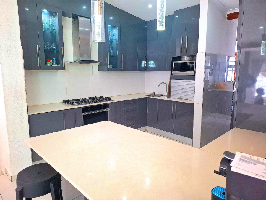 4 Bedroom Property for Sale in Welgelegen 3 Western Cape